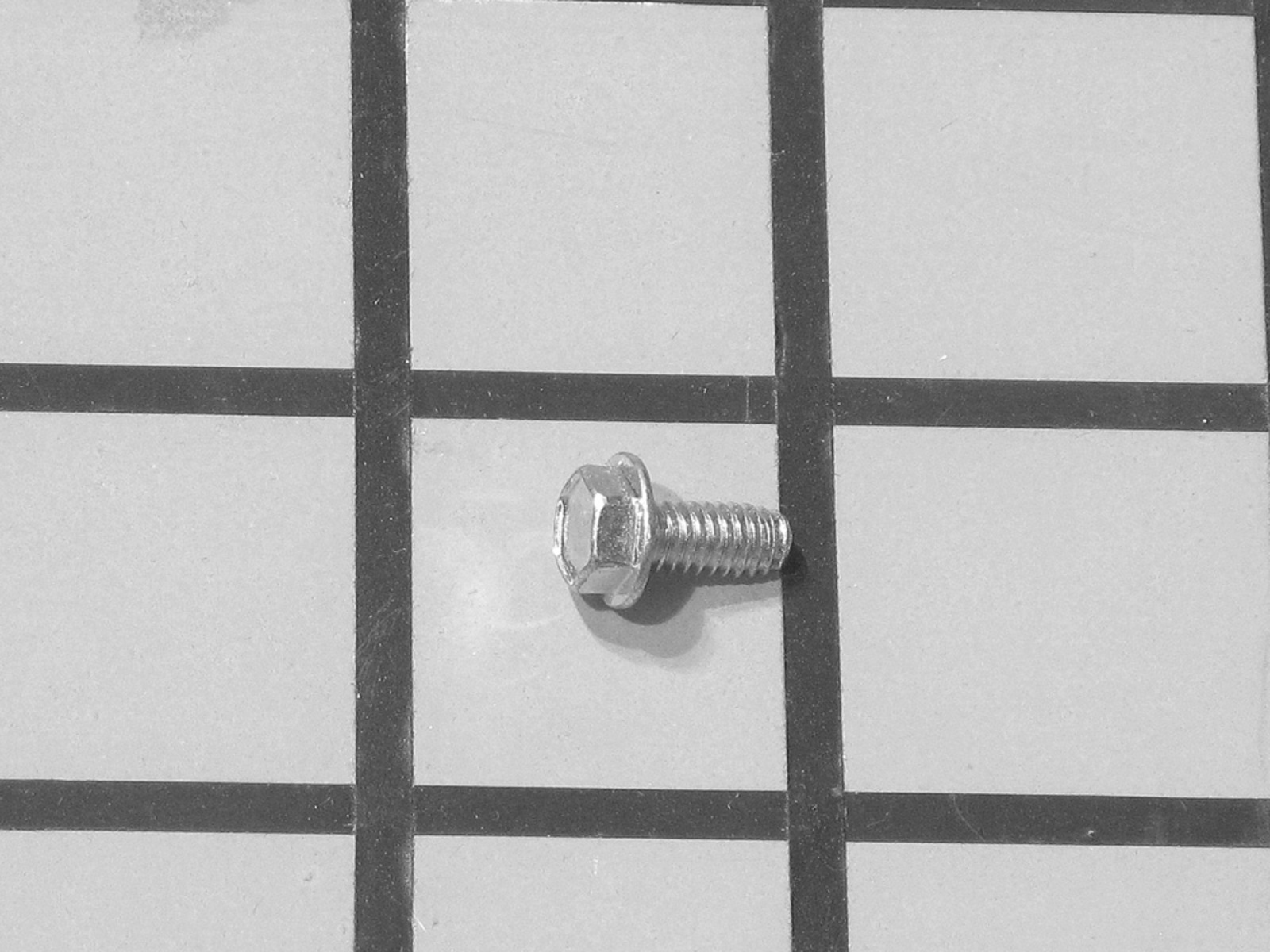 240555002 Frigidaire/Electrolux Refrigerator Screw-#8-32 X 3/8